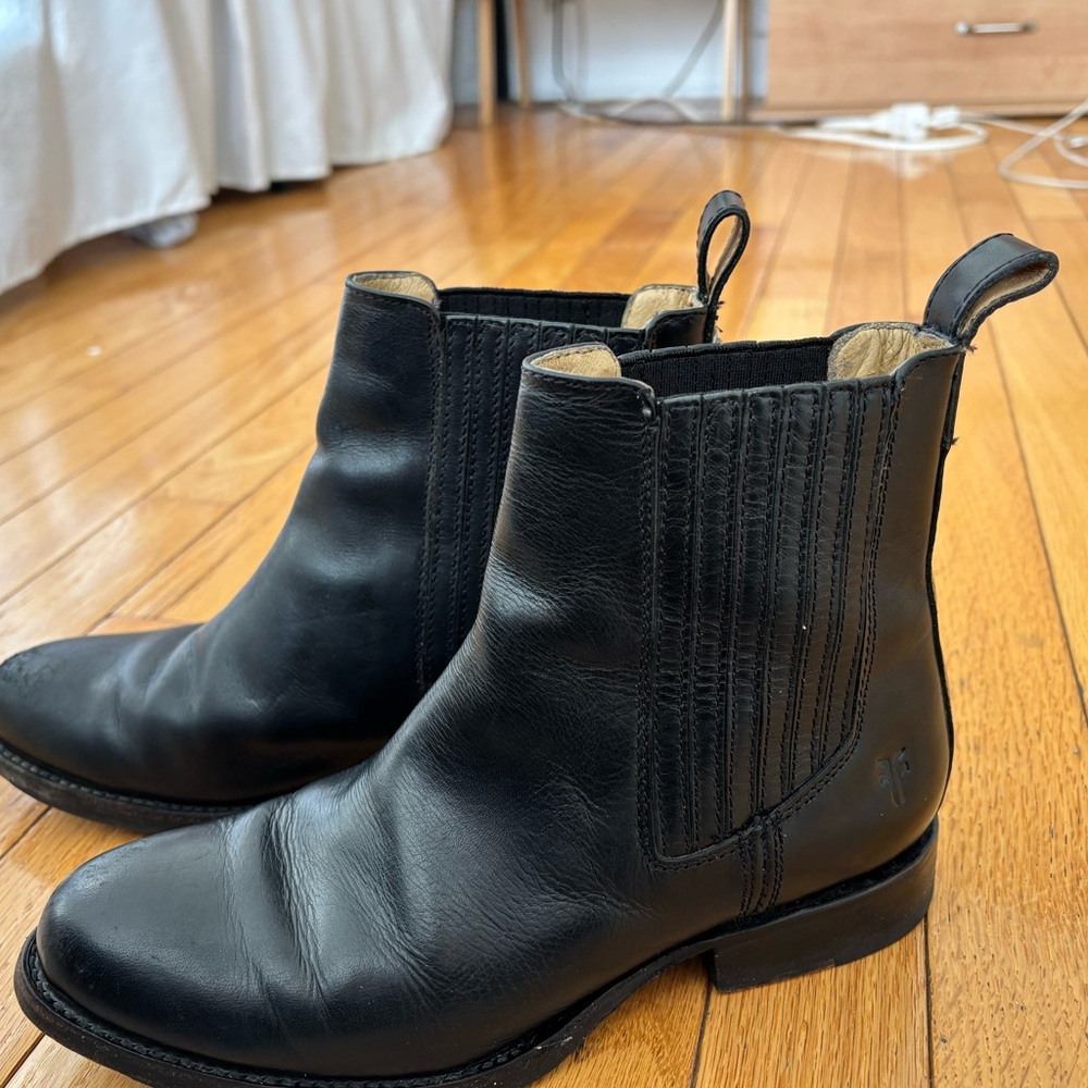 Frye black leather Chelsea boot